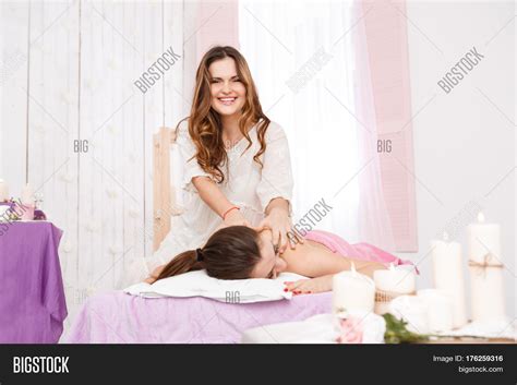 naked women getting massages